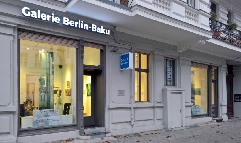DEEDS_WORLD- Galerie Berlin-Baku - front - Foto Stephanie Schneider