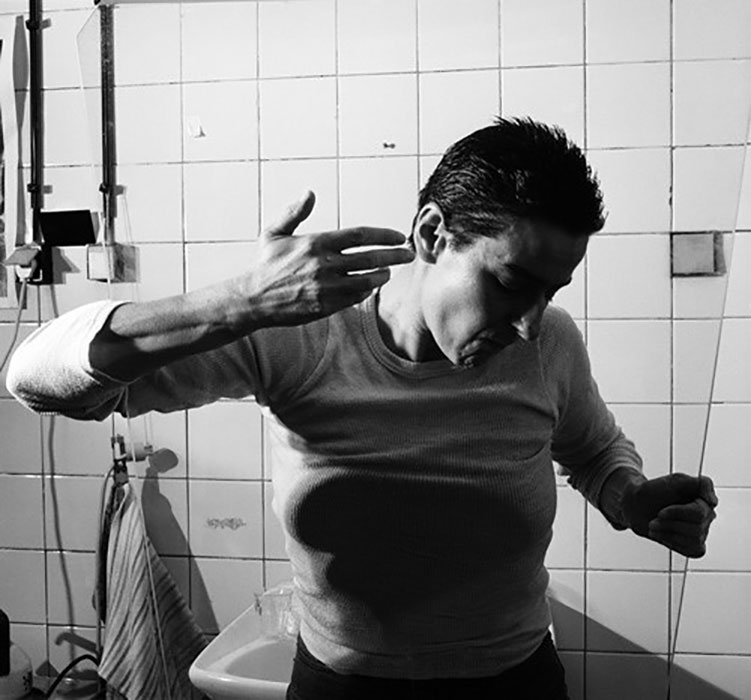 DEEDS_WORLD---KW-Institute-Berlin---Anna-Daucíkova-Vychova-dotykom-1996-Courtesy-artist