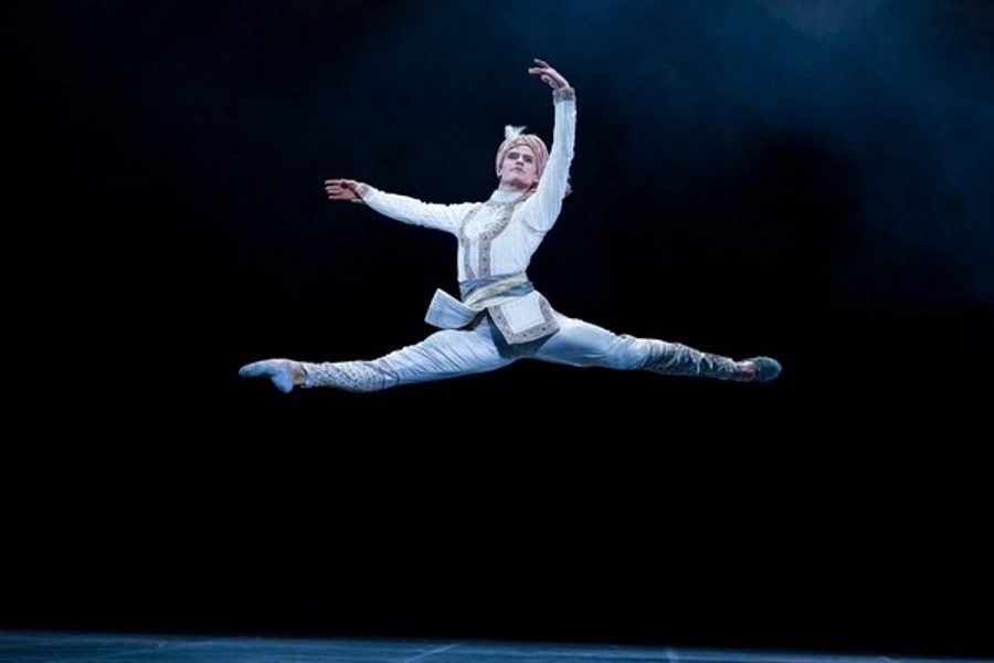 DEEDS_WORLD - Staatsballett Berlin - Marian Walter in La Bayadere - Foto Yan Revazov