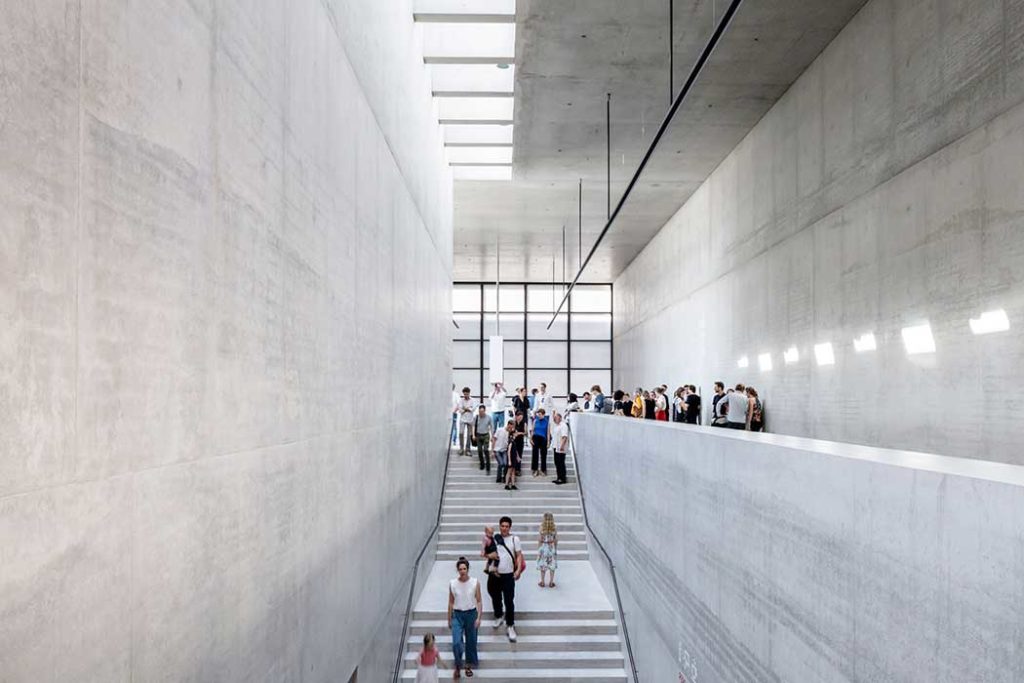 ART-at-Berlin--James Simon Galerie Foyer - Foto Ute Zschamt - David Chipperfield Architects