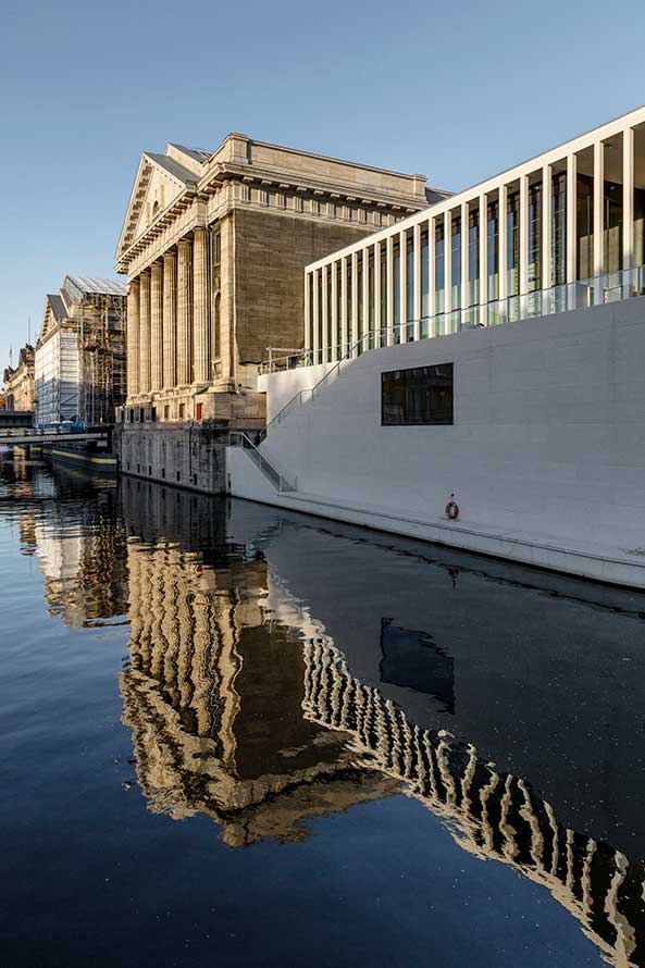 ART-at-Berlin--James Simon Galerie Pergamonmuseum - Foto Ute Zschamt - David Chipperfield Architects