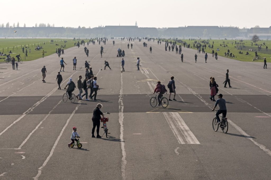 ART at Berlin - Courtesy of Akademie der Kuenste - urbainable Tempelhofer Feld Foto Erik-Jan Ouwerkerk