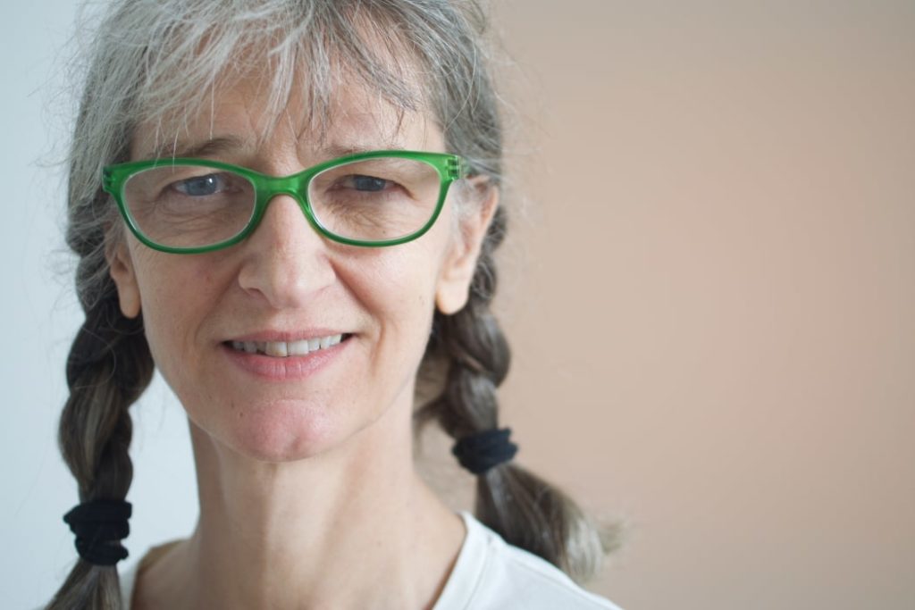 DEEDS WORLD - Artist Interview - Gwen Hardie portrait