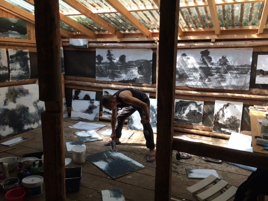 DEEDS WORLD - Xianwei Zhu in his studio - 2 - courtesy the artist